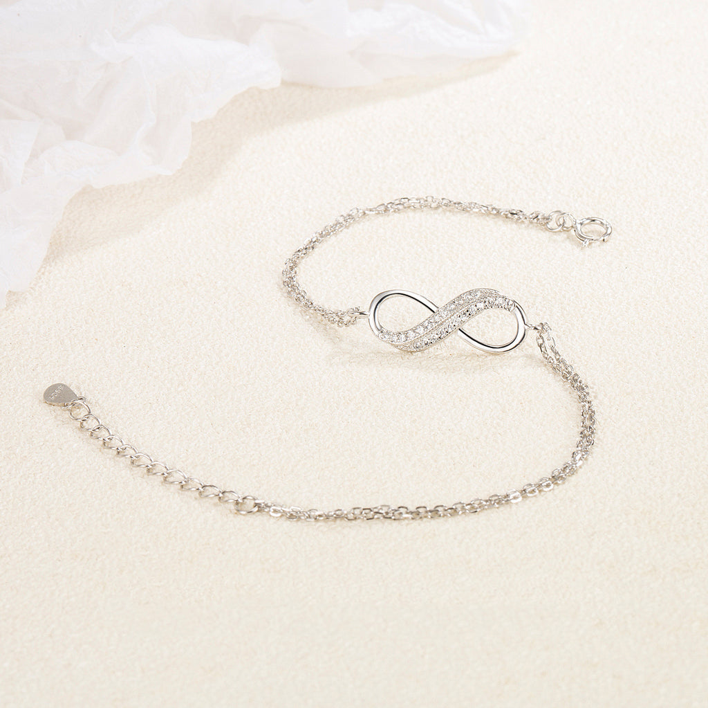 Veyra Bracelet Number 8 – Silver with Zirconia
