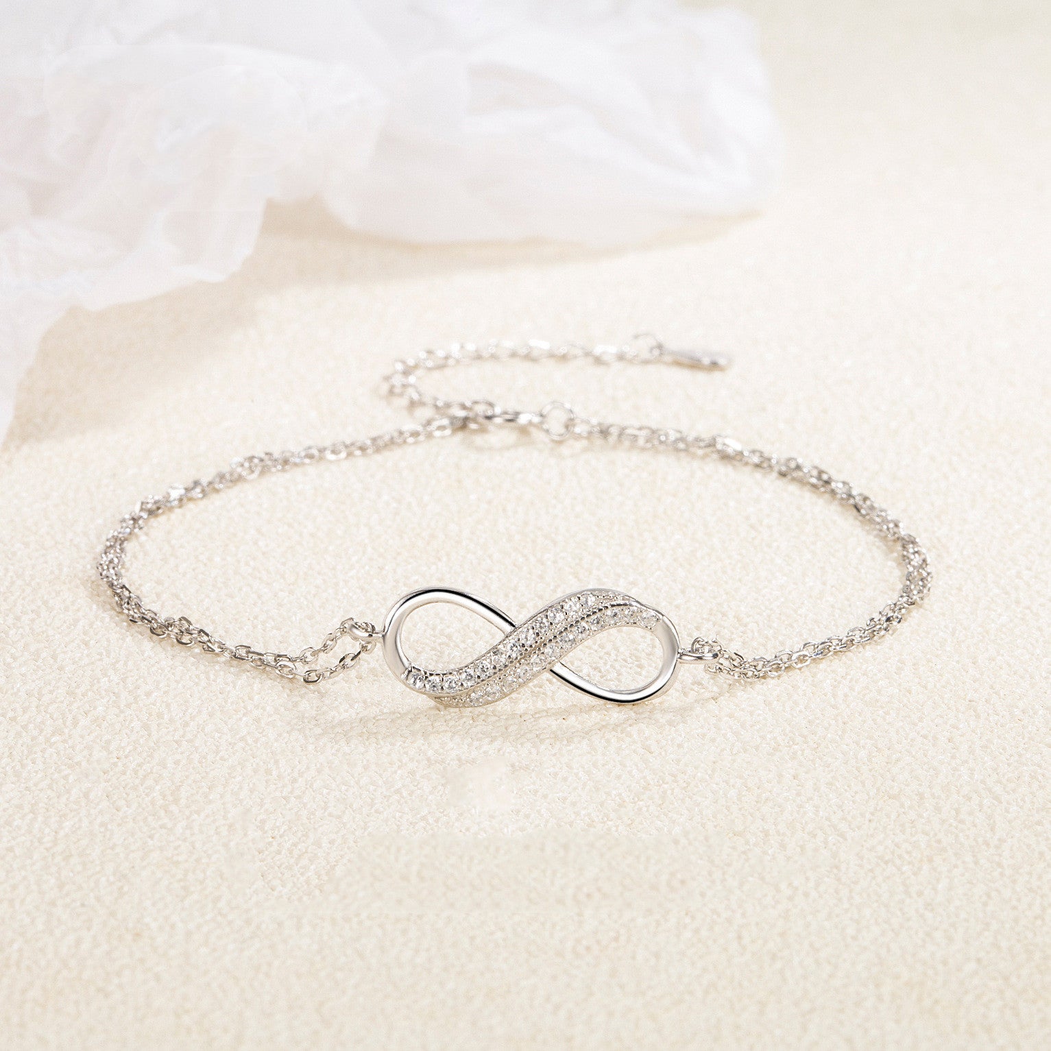 Veyra Bracelet Number 8 – Silver with Zirconia