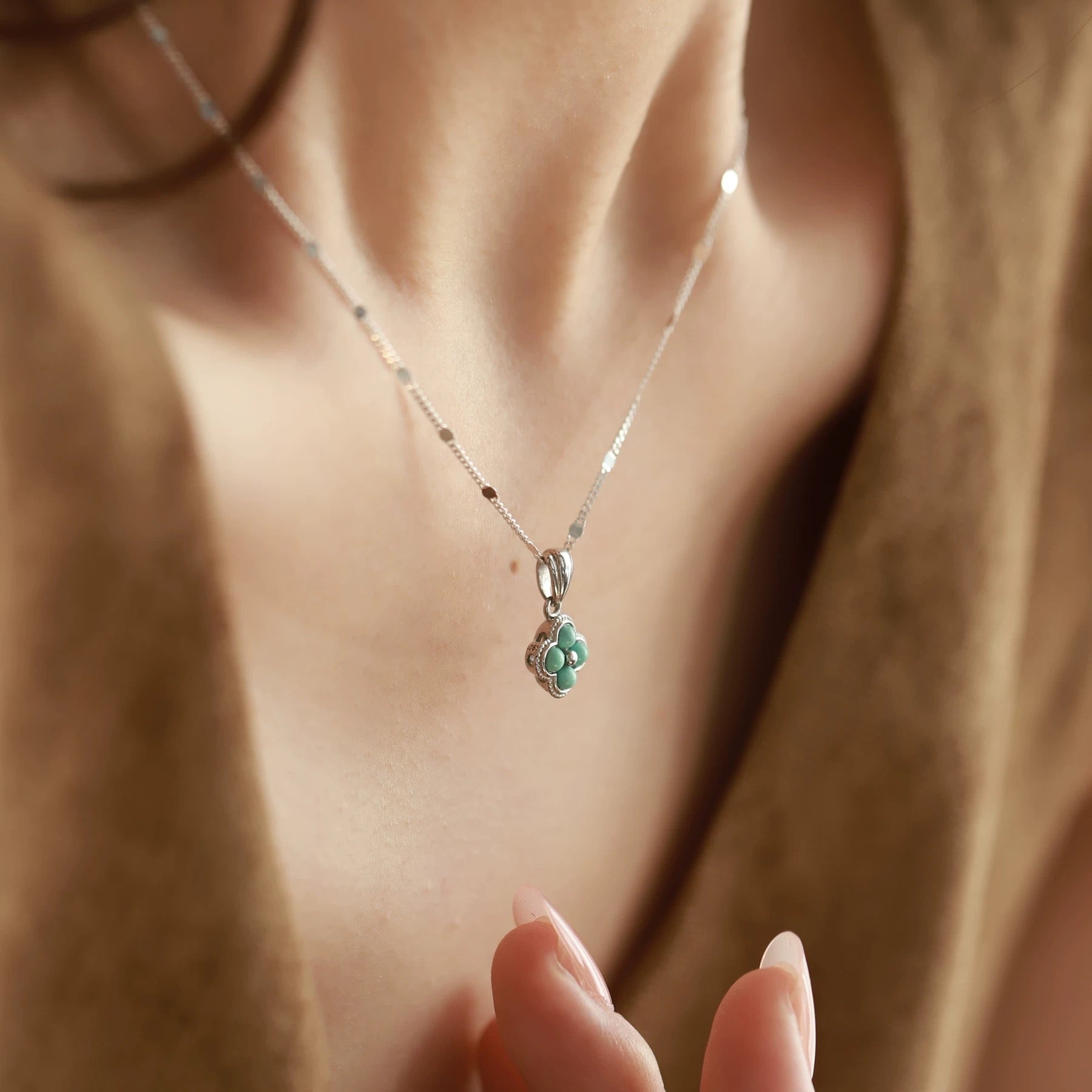 Veyra Türkis Klee Halskette – 999 Silber Frisch & Elegant