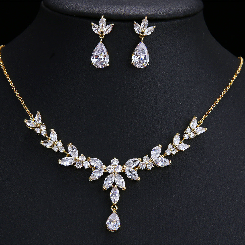 Veyra Luxus Schmuck-Set – Anhänger Halskette & Ohrringe mit Zirkonia