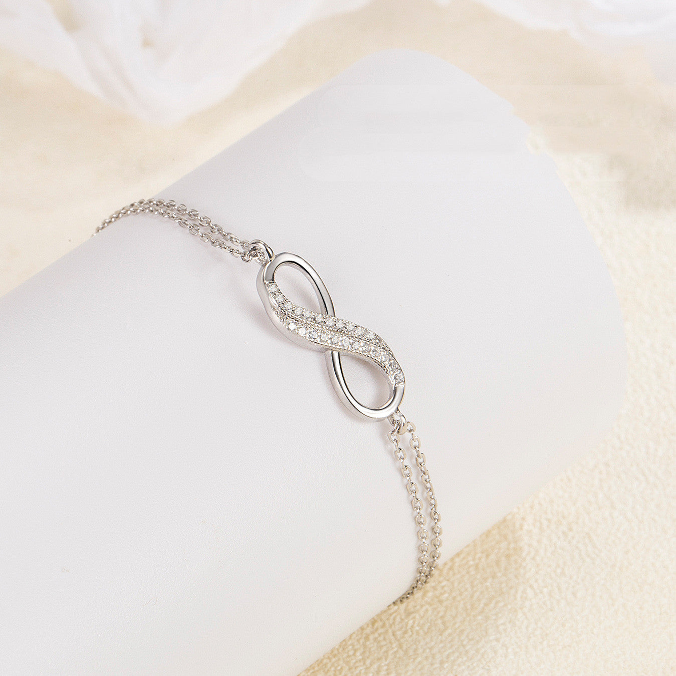 Veyra Bracelet Number 8 – Silver with Zirconia