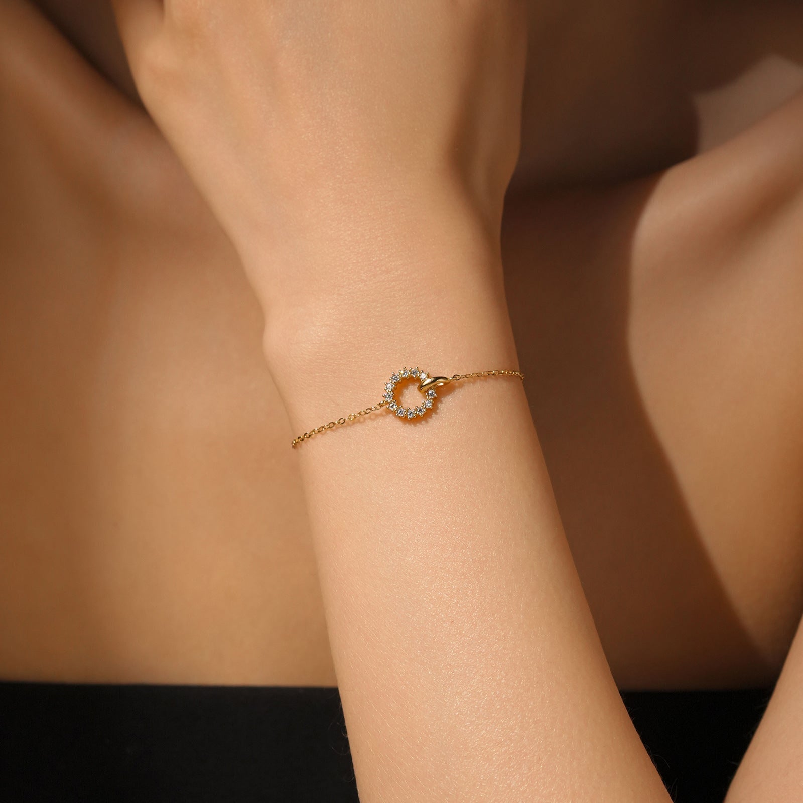 Veyra Verschlungenes Zirkonia Armband – 925 Silber