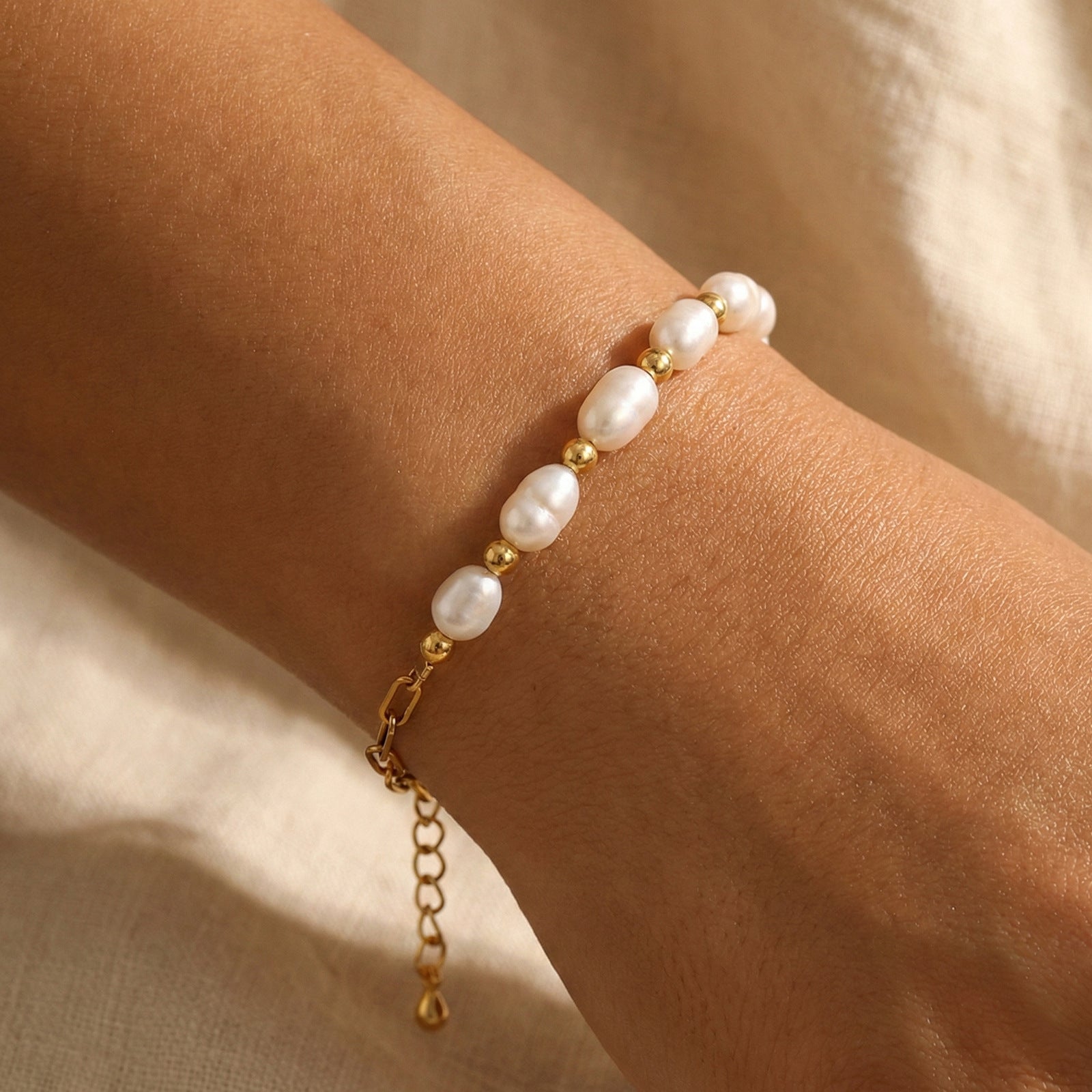 Veyra Süßwasser-Perlen Armband – Handgefertigt für Damen